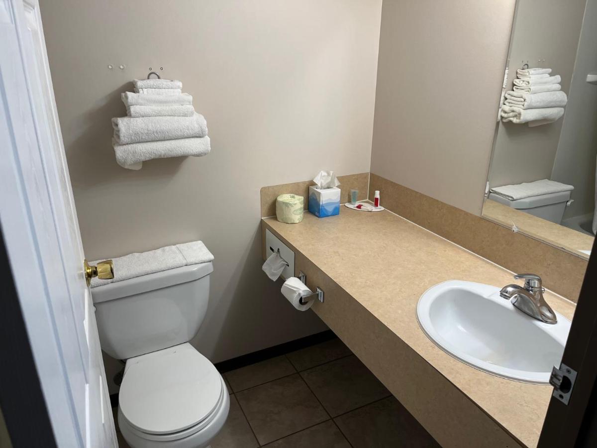Best Stay Inn Melville 外观 照片